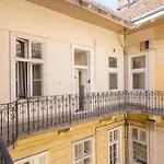 New Central And Convenient Flat