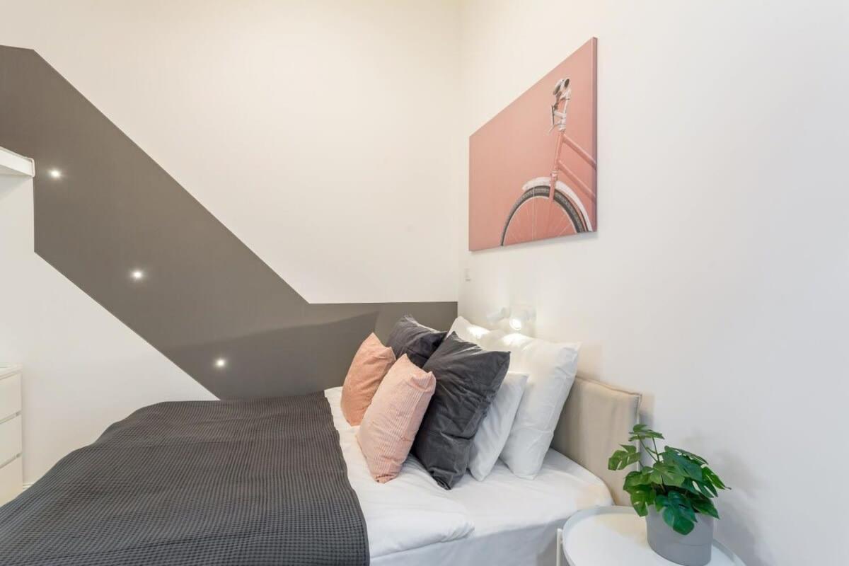 New Central And Convenient Flat *