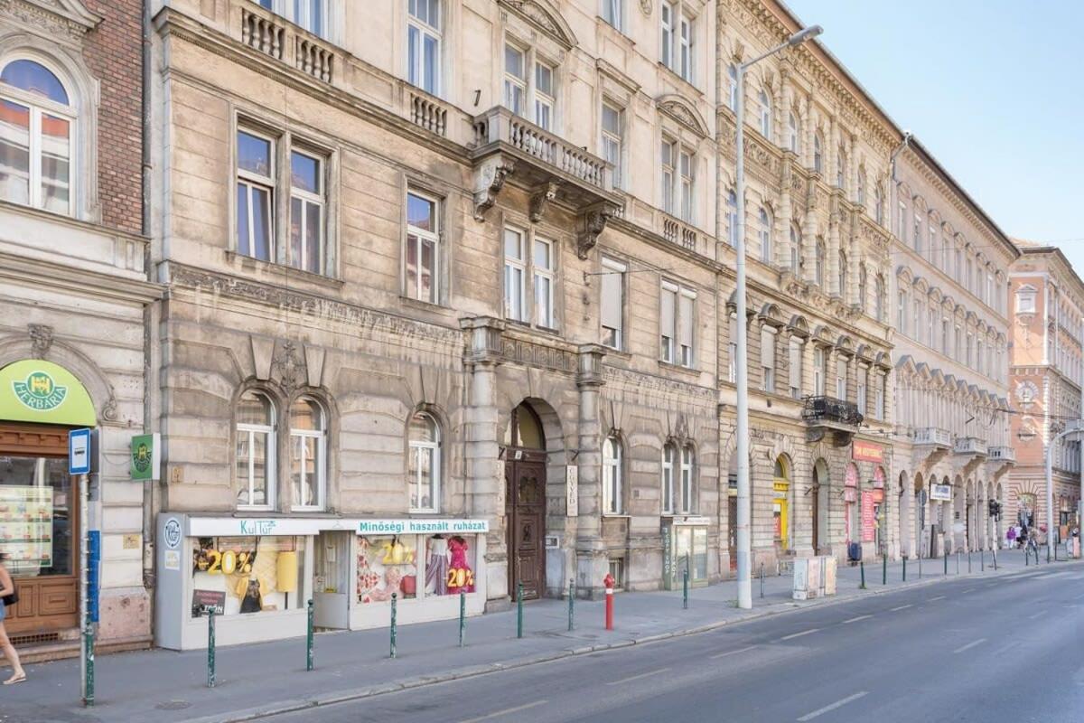 New Central And Convenient Flat Boedapest